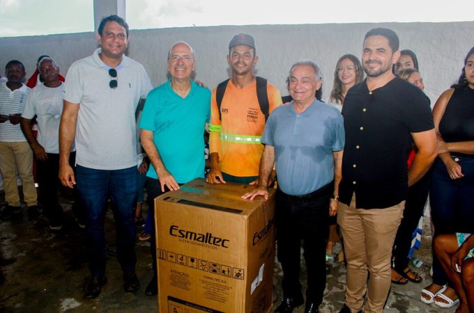 Prefeitura de Penedo homenageia trabalhadores com sorteio de prêmios e café da manhã