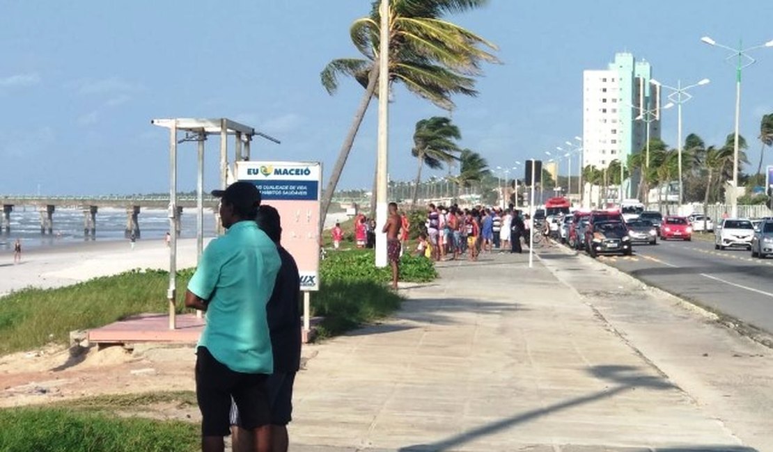 Corpo de Bombeiros retoma buscas por jovem que desapareceu na Praia do Sobral, em Maceió