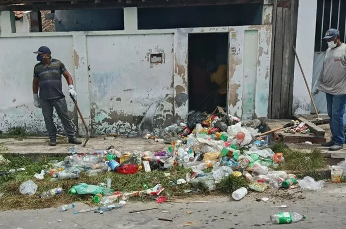 Acumulador compulsivo de Delmiro Gouveia é internado e Justiça obriga prefeitura a higienizar casa: 'Estado de intenso sofrimento'