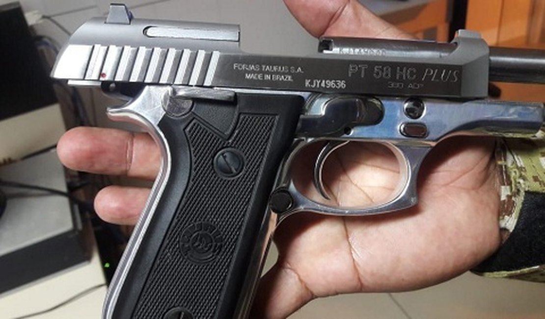 Policiais da caatinga capturam homem com pistola no Sertão
