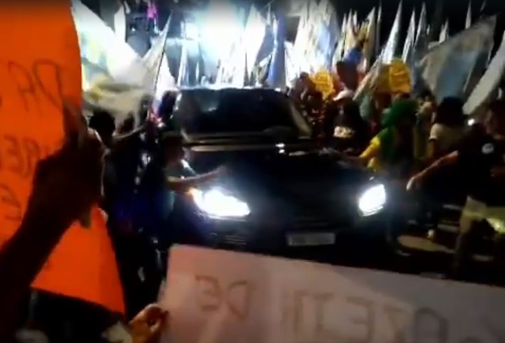 Vídeo. Jornalistas realizam protesto contra Collor durante debate entre candidatos ao Governo de Alagoas na TV Gazeta