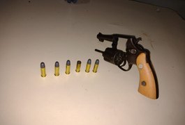 Após ameaça a vigilante, homem armado e outras três pessoas são presas em Limoeiro de Anadia