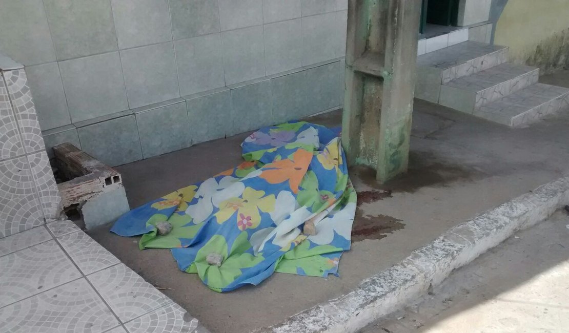 Jovem é assassinado em via pública do bairro Manoel Teles, em Arapiraca
