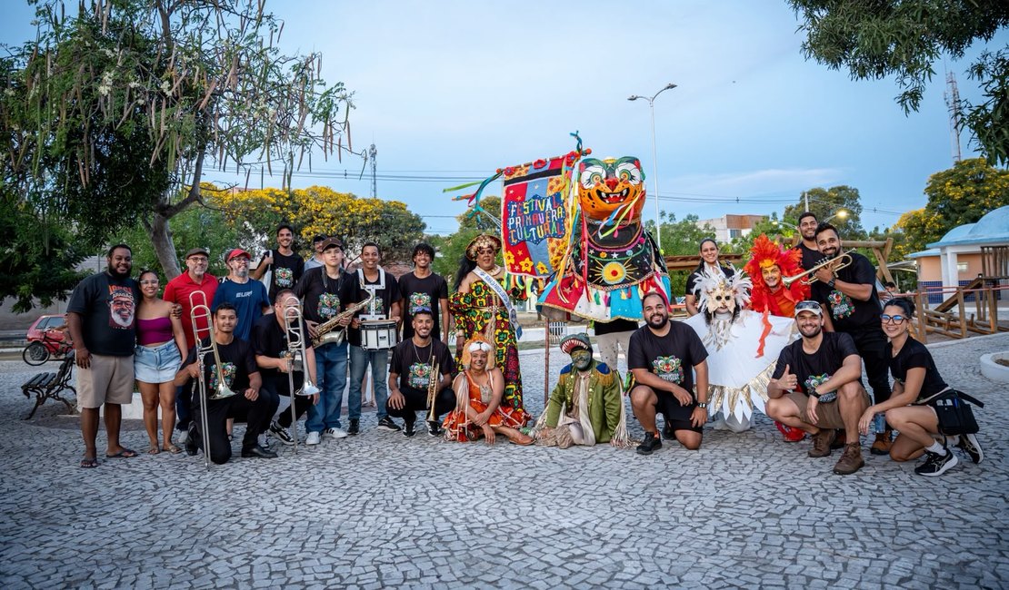 Cortejo do Bulba percorre ruas de Delmiro Gouveia e promove encontro entre cultura e população