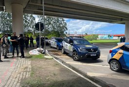 Operação no viaduto da antiga PRF retira barracos e prende quatro suspeitos em Maceió