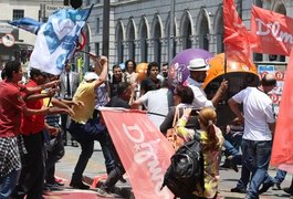 Partidários do PT e do PSDB entram em confronto no Centro de SP