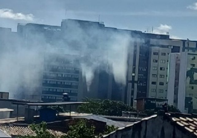 Academia localizada no térreo de edifício é atingida por incêndio em Maceió