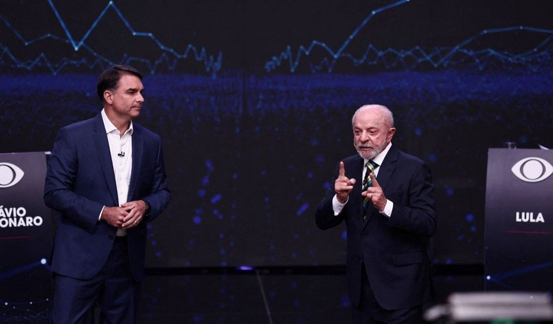 Quaest: Flávio Bolsonaro tem 45% e Lula, 44%, no 2º turno