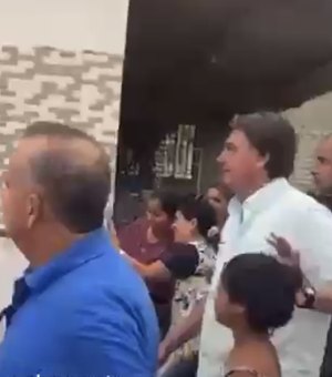Antes de retornar a Maceió, Bolsonaro faz parada no povoado Alecrim, em Girau do Ponciano