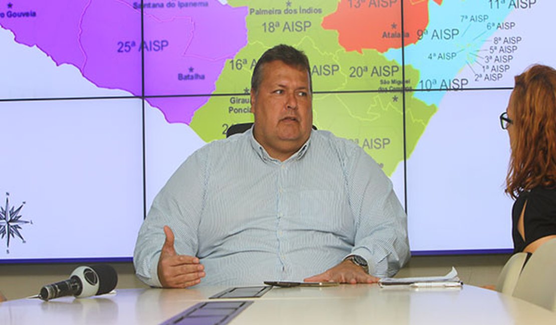 Após fuga, secretário diz que pretensão é tirar policiais de presídios