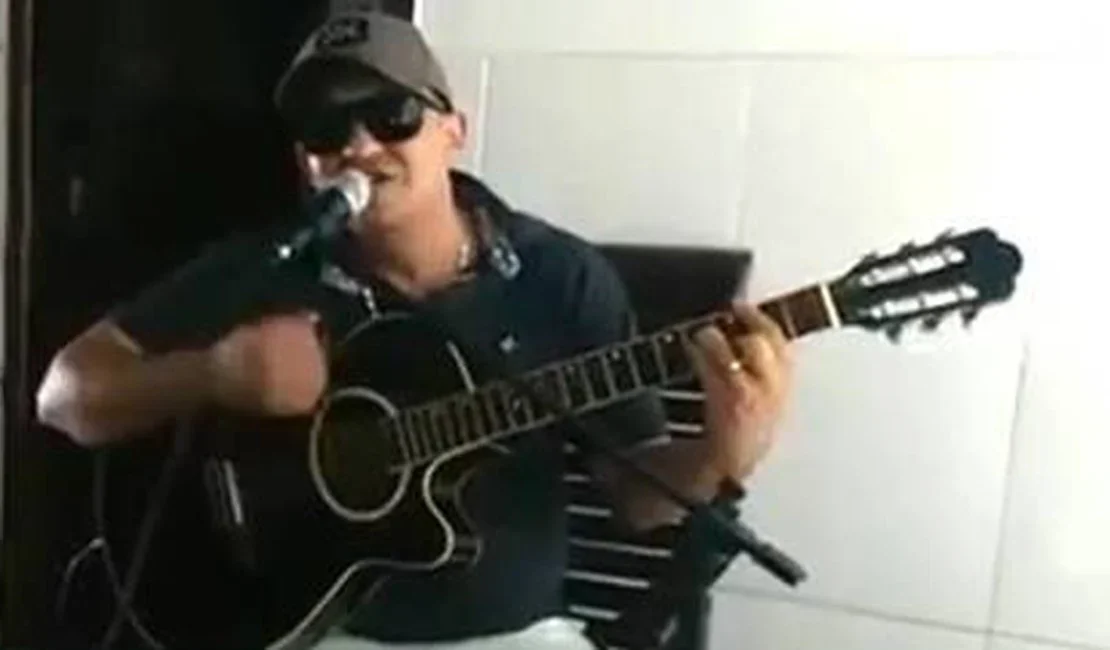 Cantor de música sertaneja morre em colisão frontal no interior de Goiás