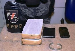 Homem é flagrado com dois tabletes de maconha em estacionamento de hipermercado