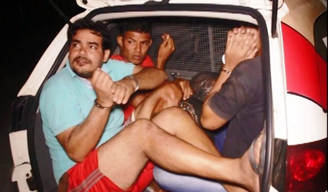 Polícia prende três suspeitos de matar médico e companheiro a  golpes  de  faca  em  Penedo