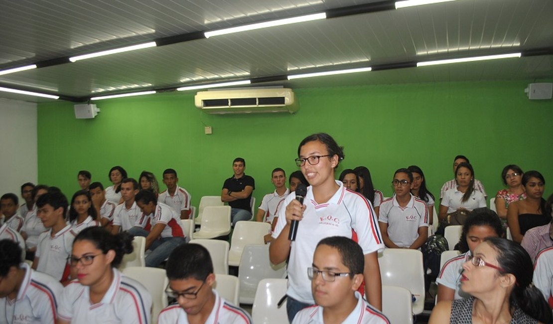 Estudantes do Quintela participam de sessão da Câmara Municipal de Arapiraca