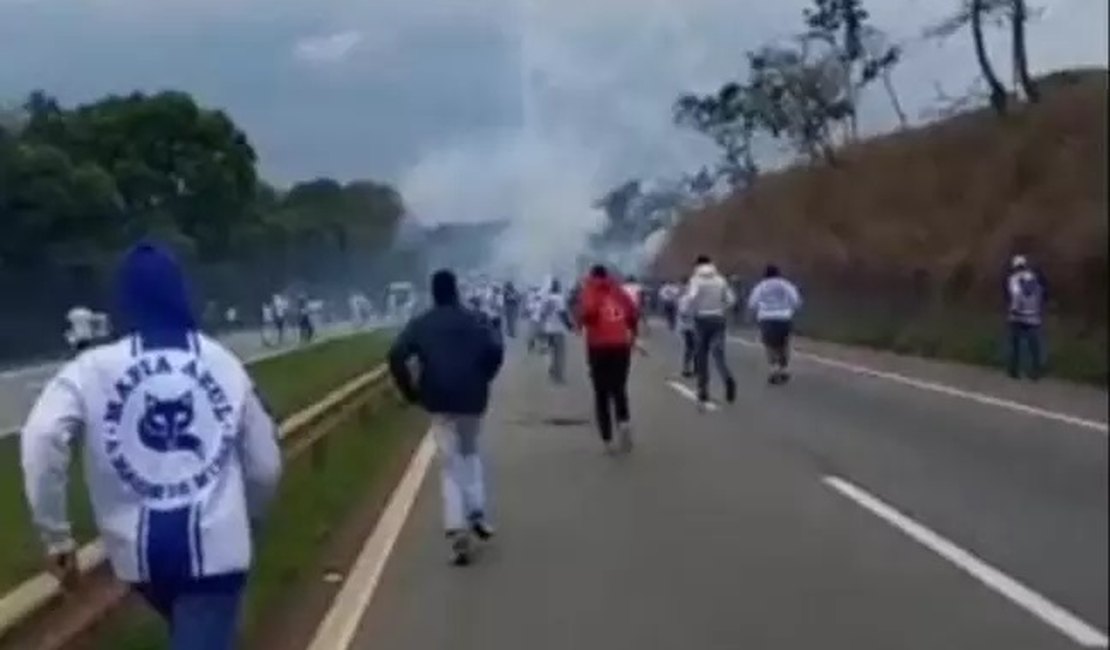Organizadas de Palmeiras e Cruzeiro se enfrentam em rodovia de Minas Gerais