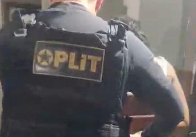 Polícia Civil prende mulher em flagrante por tráfico de drogas, no bairro da Pajuçara, em Maceió