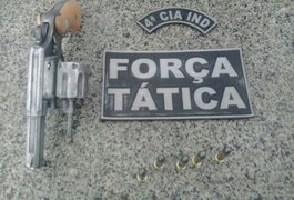 Patrulhamento da Força Tática resulta em prisão em flagrante por porte ilegal de arma