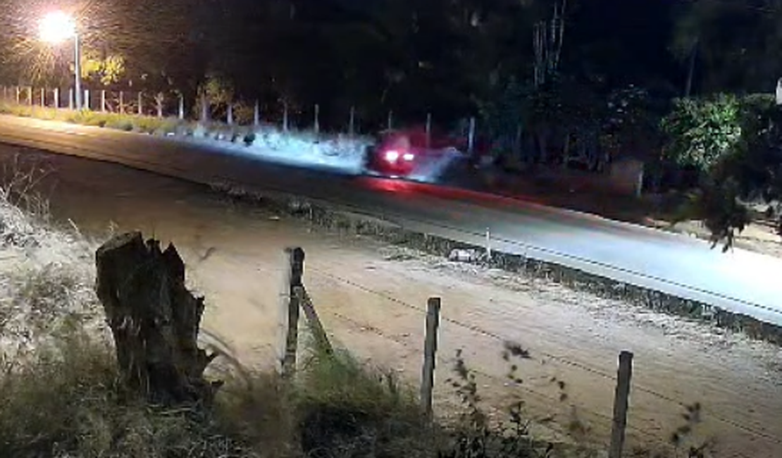 Câmera flagra criminosos assaltando motociclista em rodovia entre Craíbas e Arapiraca