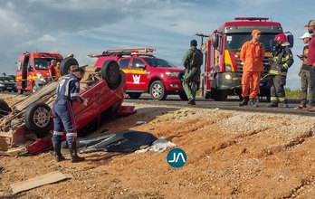Carro cai de ribanceira deixando vítima fatal e um ferido na AL-110, em Arapiraca