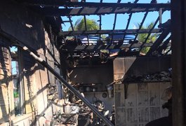 Estabelecimento comercial é atingido por incêndio em Marechal Deodoro