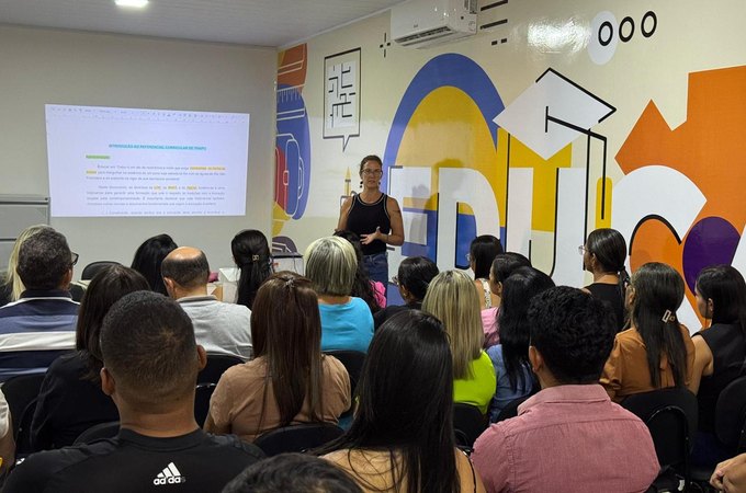 Secretaria de Educação discute novo Referencial Curricular para Traipu