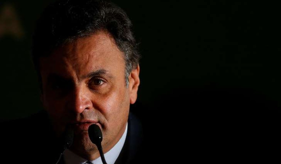 Setor do PSDB defende renúncia de Aécio Neves
