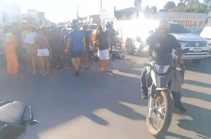 Motociclista fica ferido após colisão entre três veículos no bairro Primavera, em Arapiraca