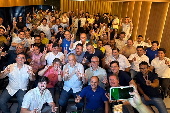 Adesão em massa de prefeitos alagoanos amplia apoio a Flávio Bolsonaro e Alfredo Gaspar no Nordeste