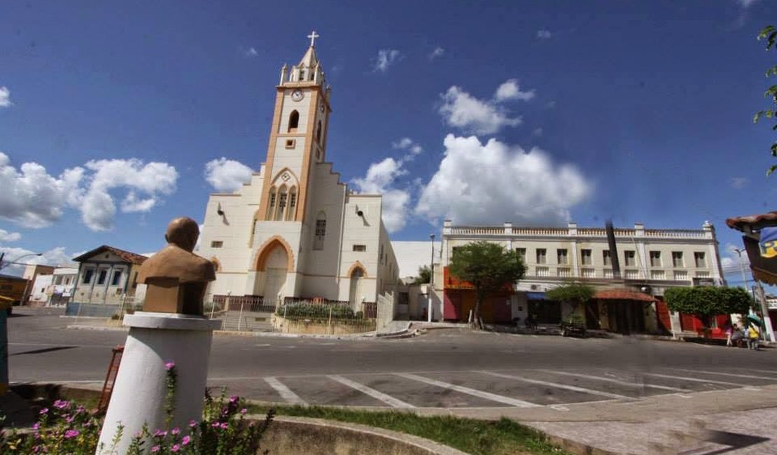 Mulher é presa tentando comprar com cartão de crédito furtado em Alagoas