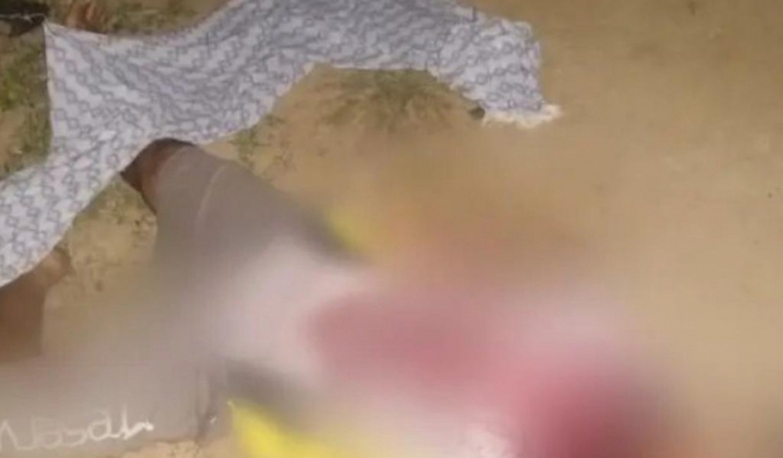 Homem é assassinado a facadas e tiros na porta de casa, em Porto Real do Colégio