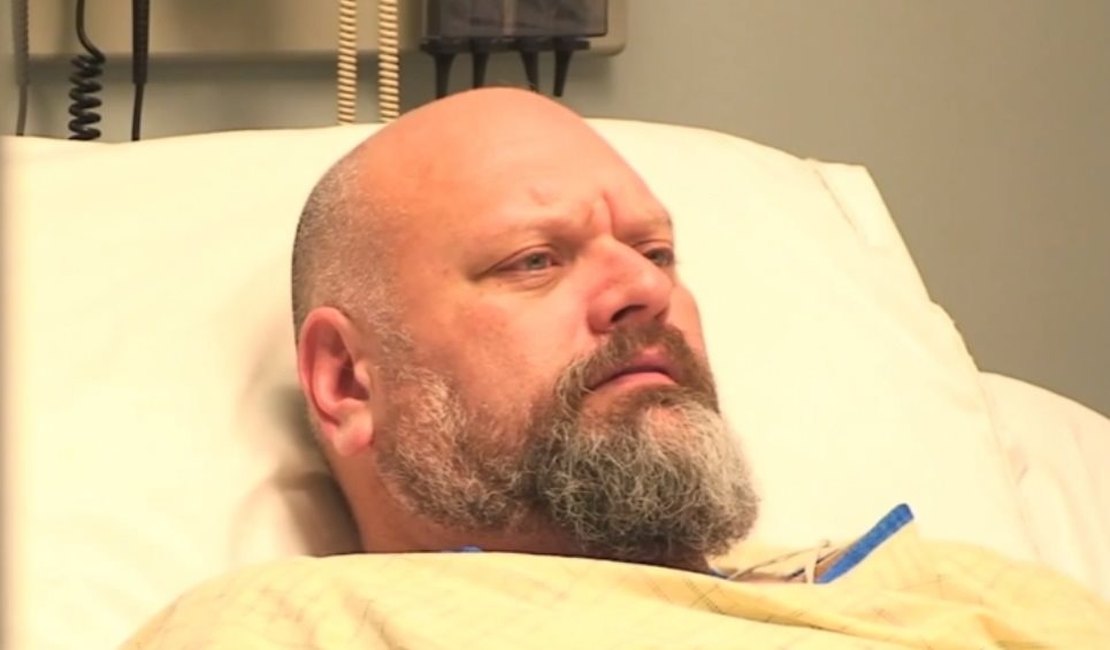 Bêbado acorda e acha que esteve em coma por 10 anos