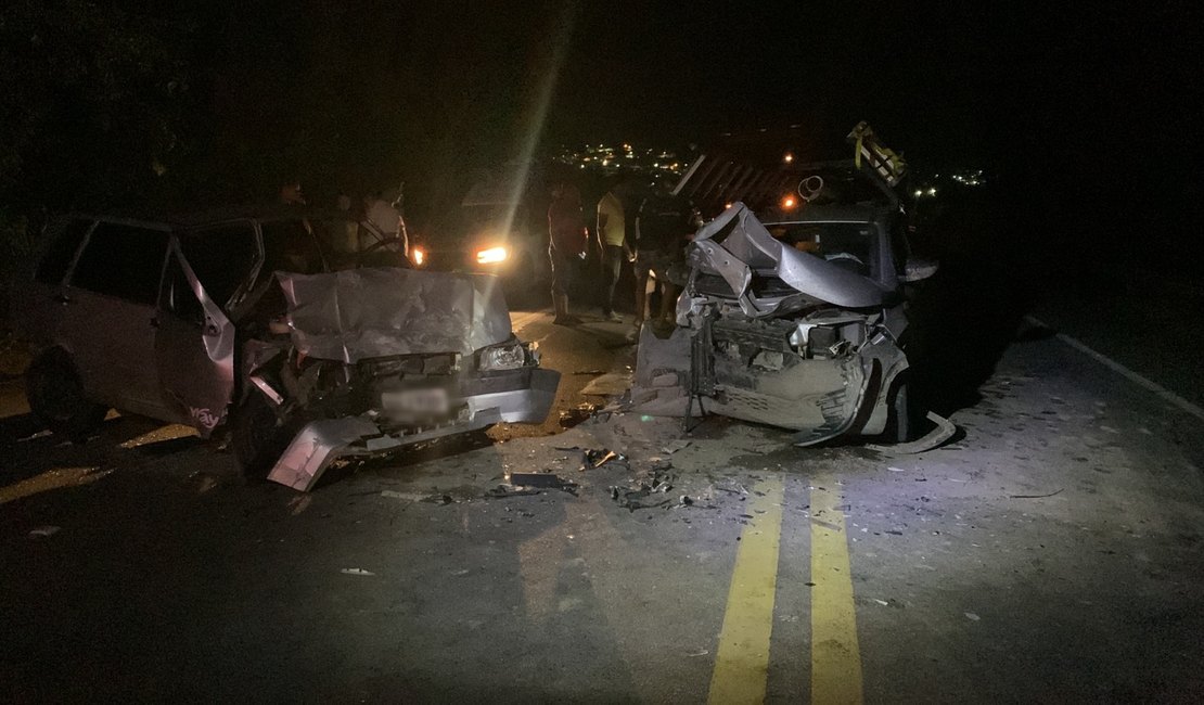 Motorista morre em acidente envolvendo dois carros na BR-316, em Atalaia