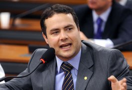 Renan Filho determina revisão de contratos de obras e serviços para reduzir custos