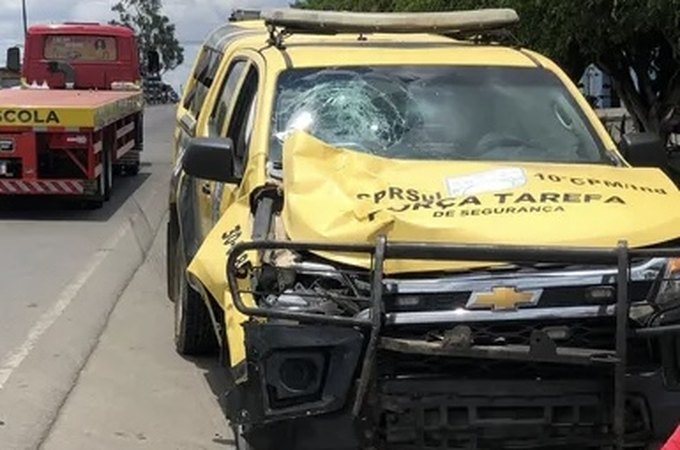 Policial e casal ficam feridos após colisão entre moto e viatura no Agreste alagoano