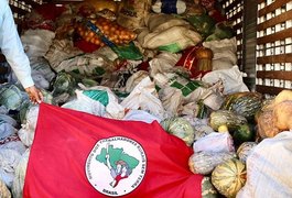 MST doa 20 toneladas de alimentos para famílias atingidas pelo afundamento do solo em Maceió