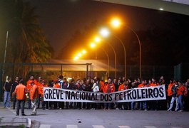 Petroleiros iniciam greve de 72 horas nas refinarias, diz federação