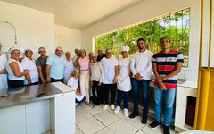 Prefeito Leandro Silva visita a Casa da Sopa e acompanha preparo das refeições