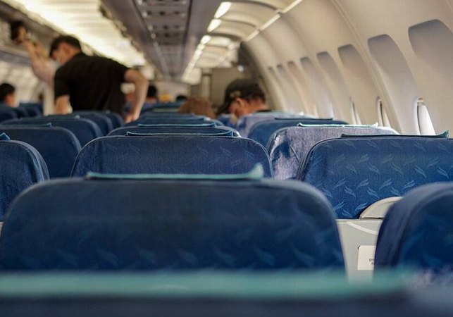 Companhia Aérea deve indenizar cliente após falha na prestação de assistência a idosa de 92 anos, em AL