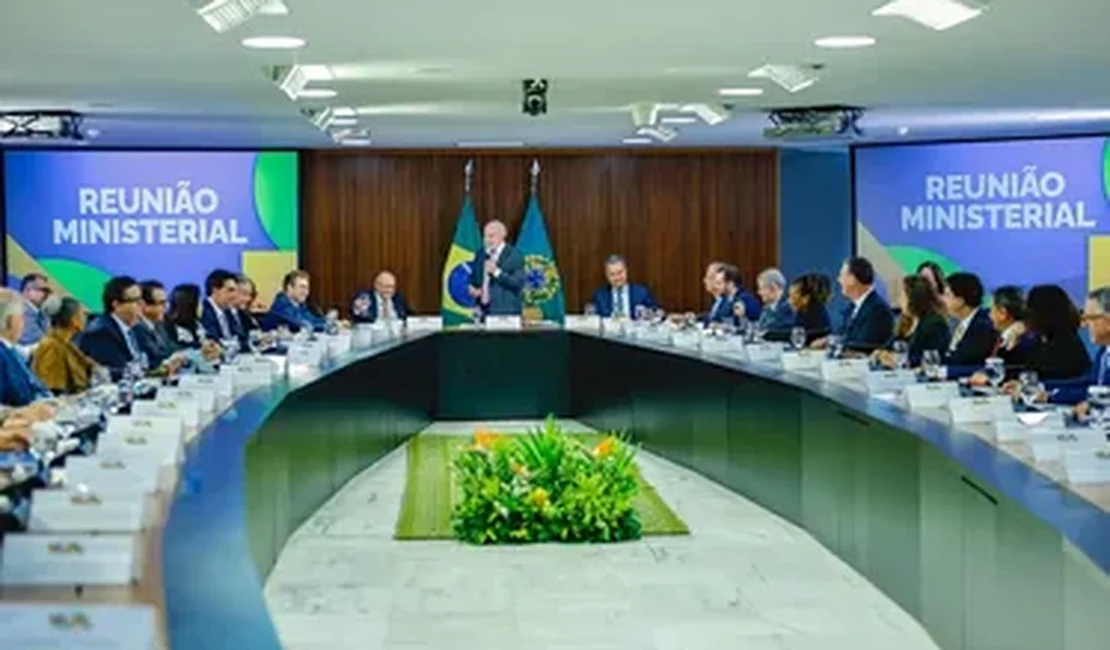 Lula anuncia saída de 18 ministros. Veja quem deixa cargo e quem entra