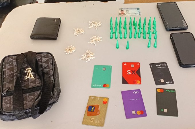 Colombiano é preso em flagrante por tráfico de drogas em Arapiraca; PM apreendeu cocaína e crack