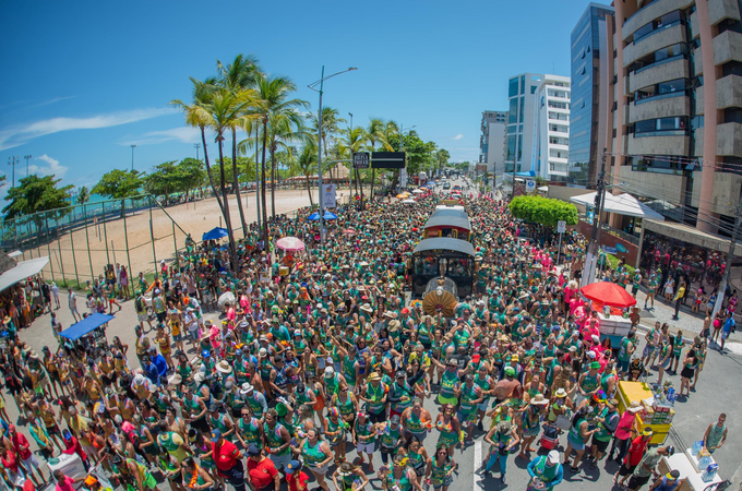 Jaraguá Folia e Banho de Mar à Fantasia agitam o fim de semana de Maceió com o apoio do Governo de Alagoas