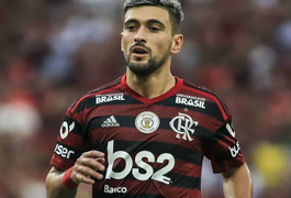 Após contusão no joelho, Arrascaeta está fora de partida contra o Botafogo