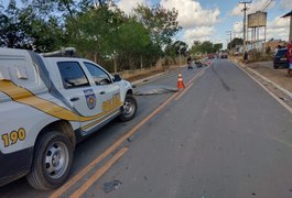 Colisão frontal entre carro e cinquentinha deixa motociclista morto em Arapiraca