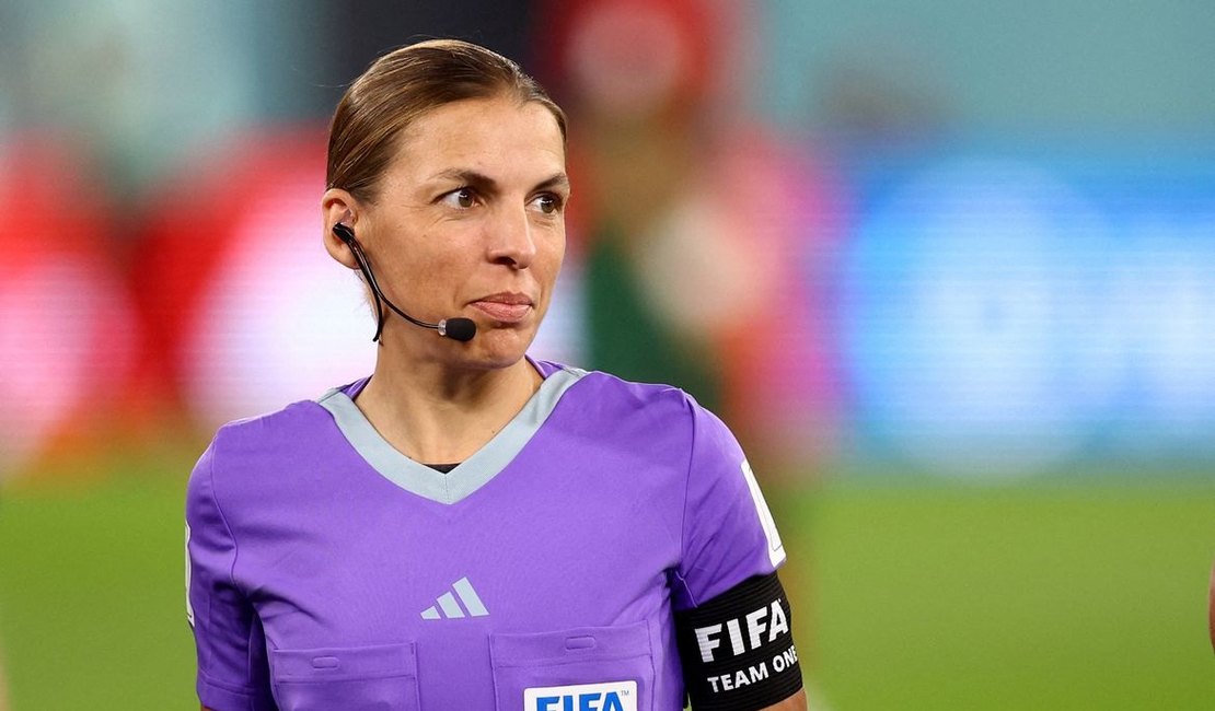 Fifa nomeia primeiro trio de arbitragem feminino em uma Copa masculina