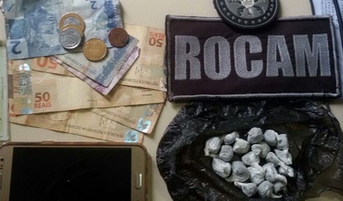 PM prende jovem com drogas e dinheiro em Penedo