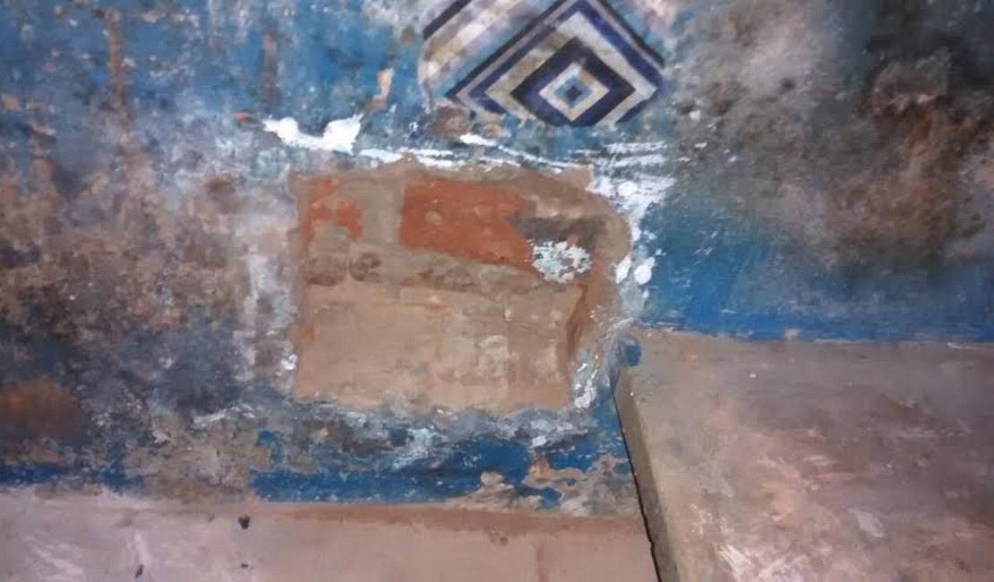 Polícia acha buraco em cela e frustra fuga de presos em Penedo