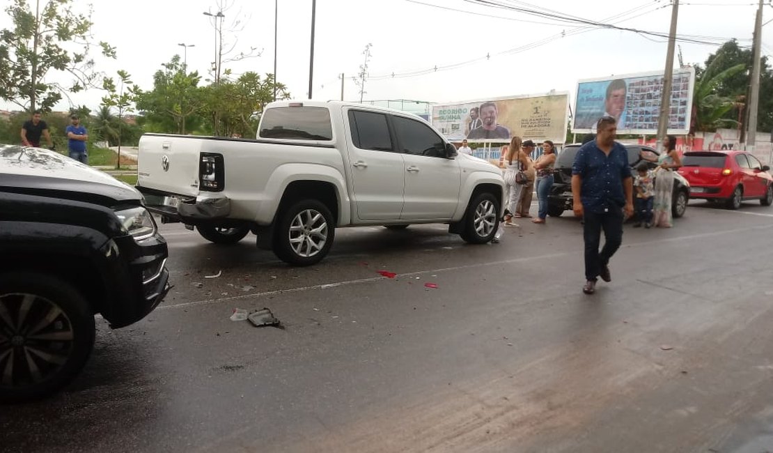 Colisão entre quatro carros é registrada no Bosque das Arapiracas