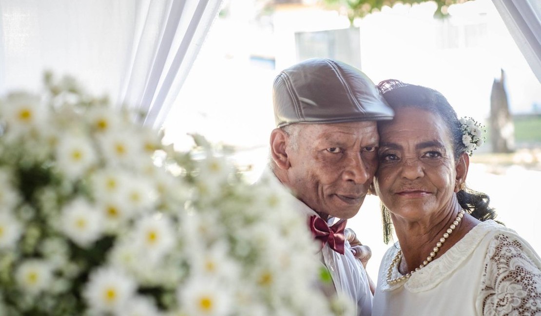 Casal de idosos inicia namoro em asilo e planeja casamento