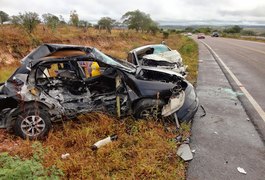 Colisão de dois veículos deixa 4 feridos e uma gestante morta