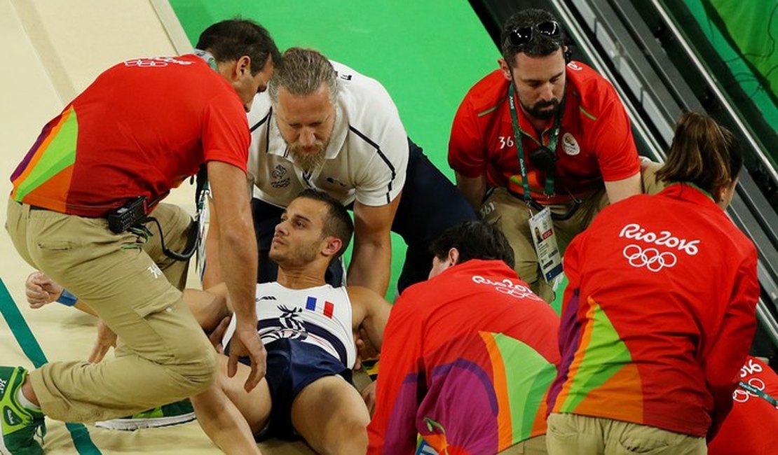 Vídeo: Francês fratura a perna após salto na ginastica